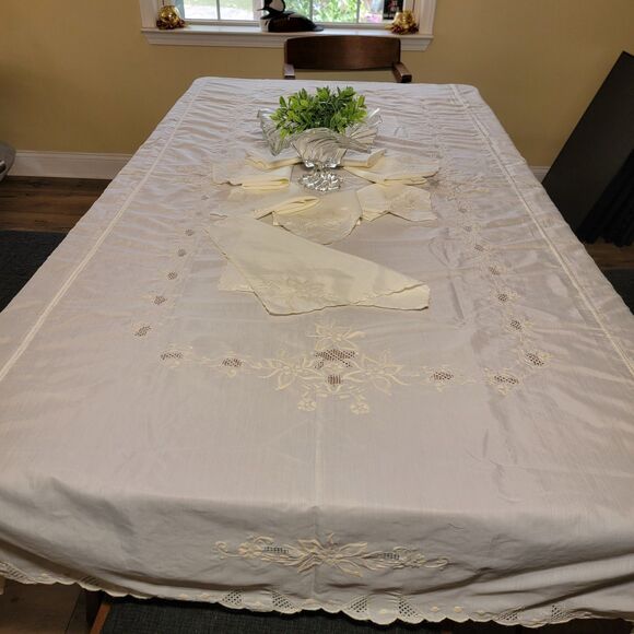 Vintage Embroidered Tablecloth Set 68x90 w/ 8 Napkins Ivory Cutwork Floral